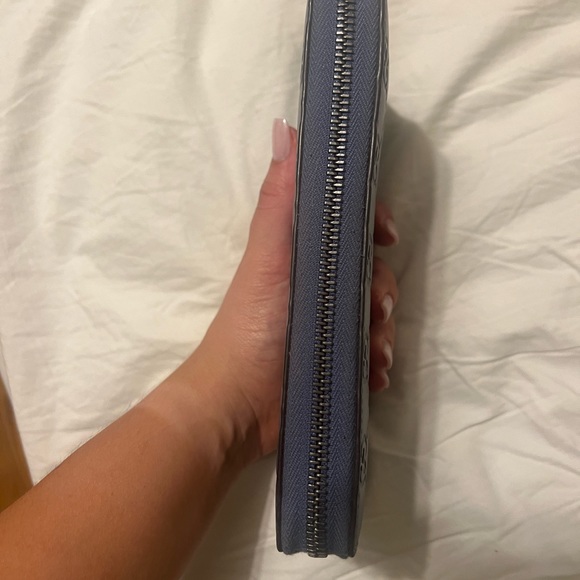 Authentic Gucci Wallet - Picture 4 of 5